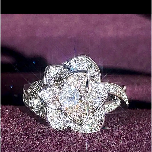Elegant Promise Ring Silver Plated Trendy Flower Design Paved Shining Zirconia. - Picture 1 of 2